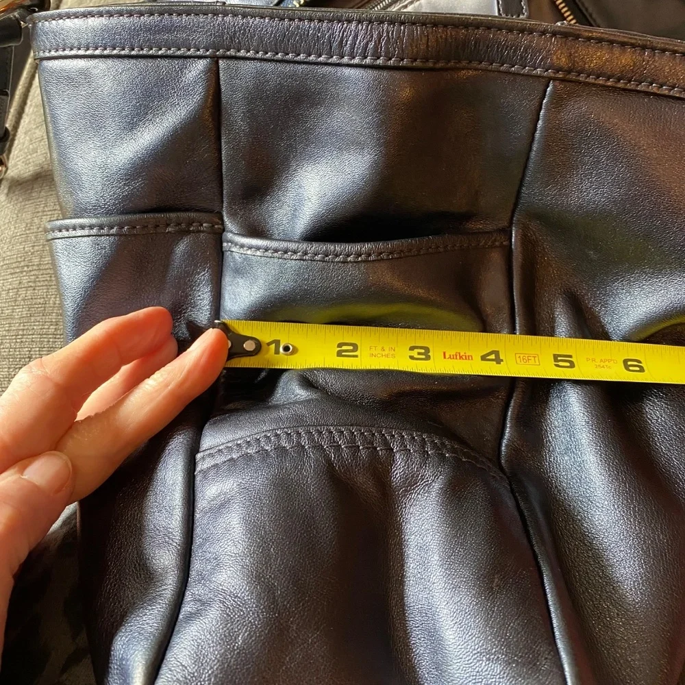 Ladies Coach handbag - Picture 2 of 14